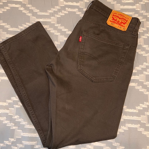 Men’s Levis 502s. A dark grey color.  New never worn - Picture 1 of 6